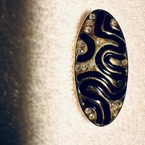 Chic Black and Gold Wave Brooch